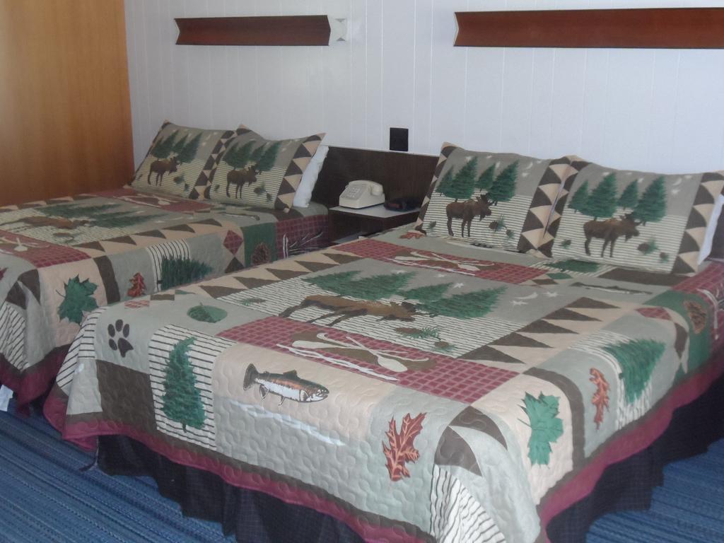 White Oak Motel & Cottages Holderness Room photo