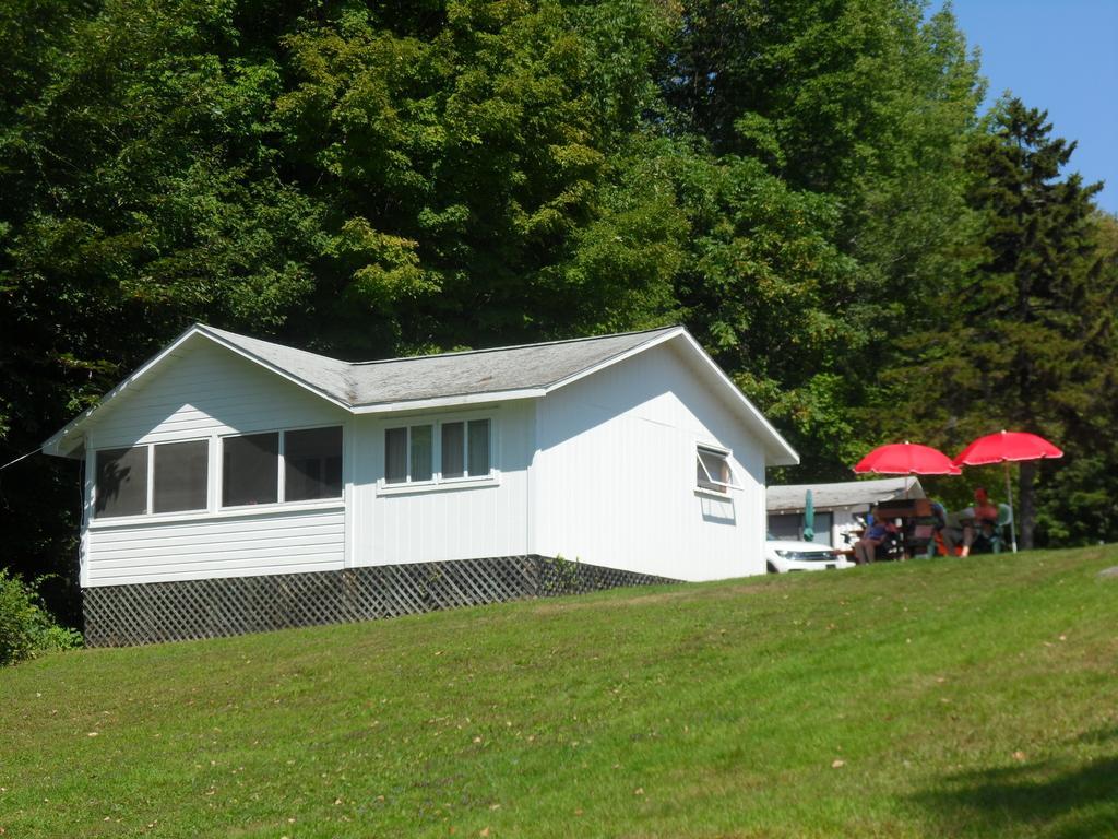 White Oak Motel & Cottages Holderness Exterior photo