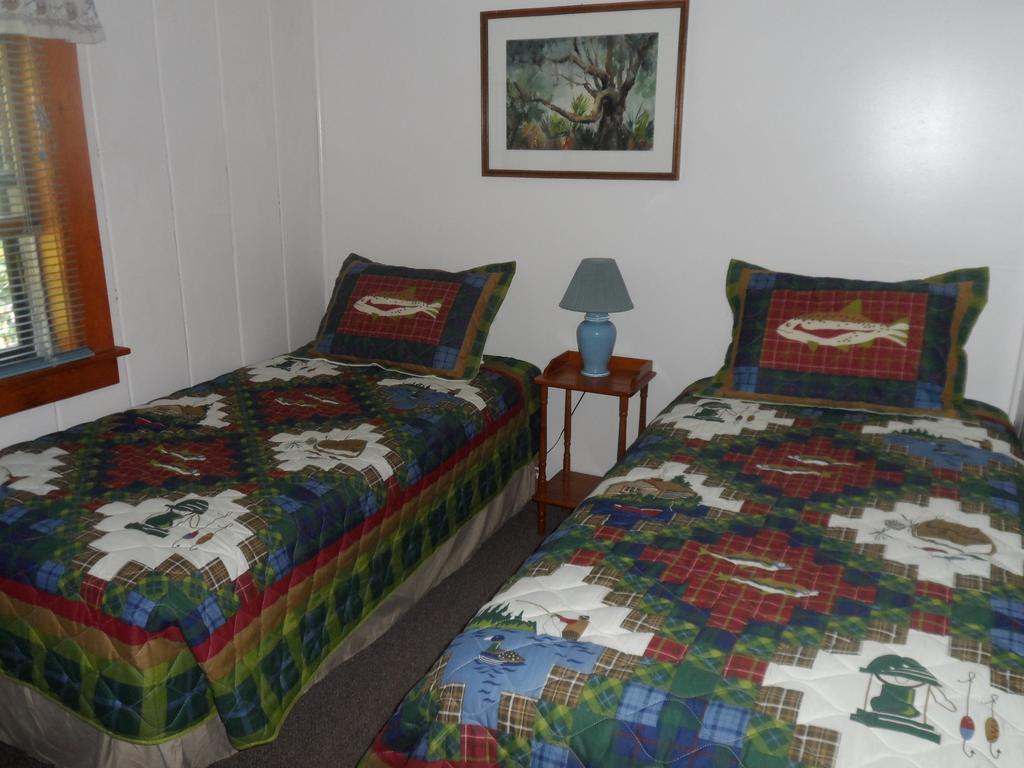 White Oak Motel & Cottages Holderness Room photo