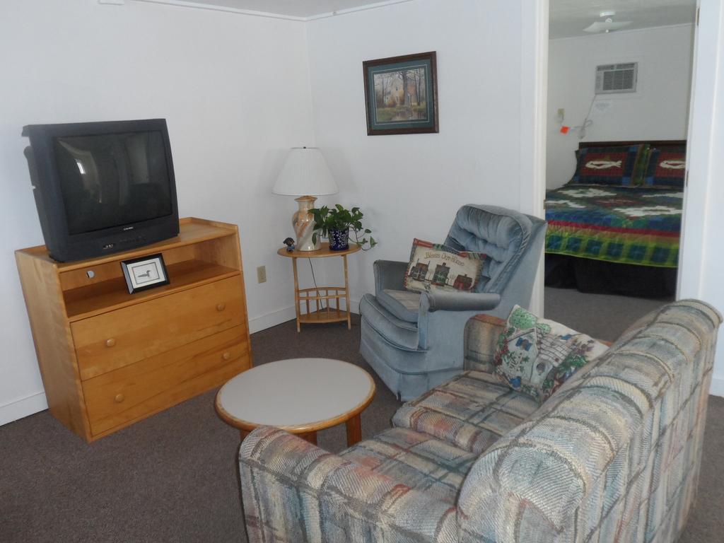 White Oak Motel & Cottages Holderness Room photo