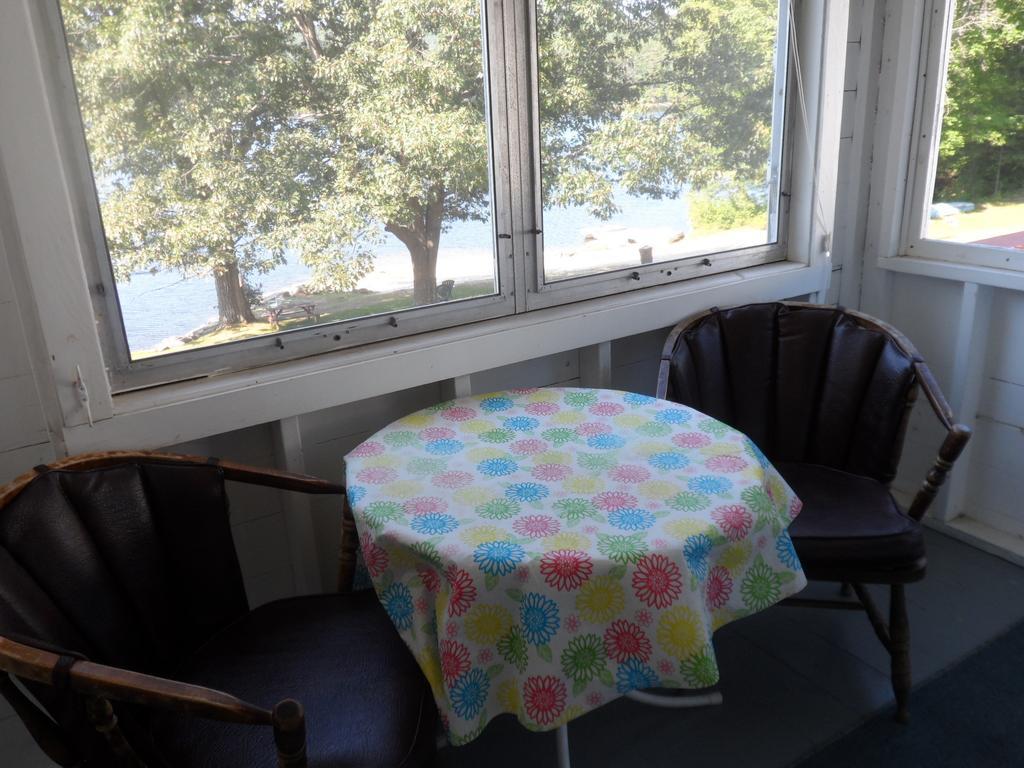 White Oak Motel & Cottages Holderness Room photo