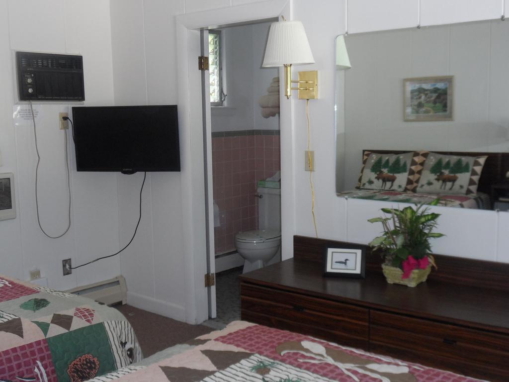 White Oak Motel & Cottages Holderness Room photo