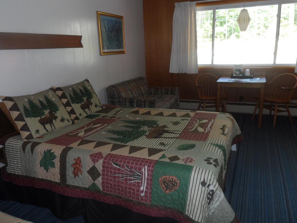 White Oak Motel & Cottages Holderness Room photo