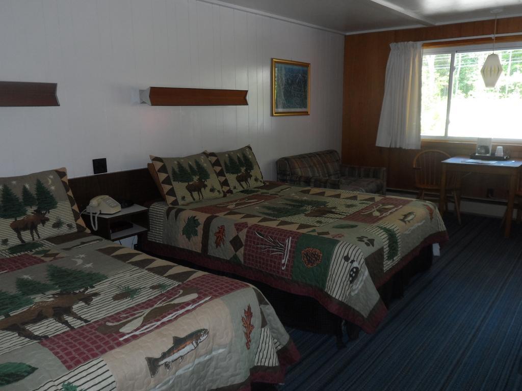 White Oak Motel & Cottages Holderness Room photo