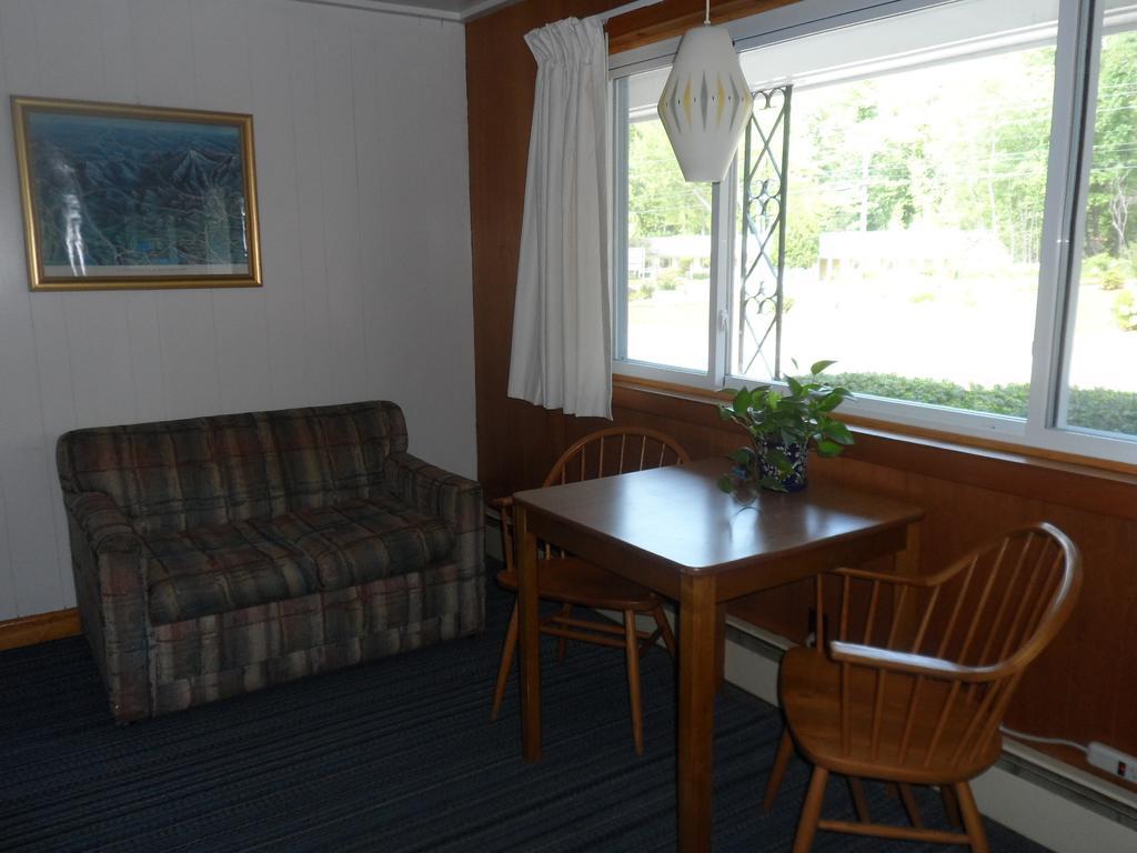 White Oak Motel & Cottages Holderness Room photo