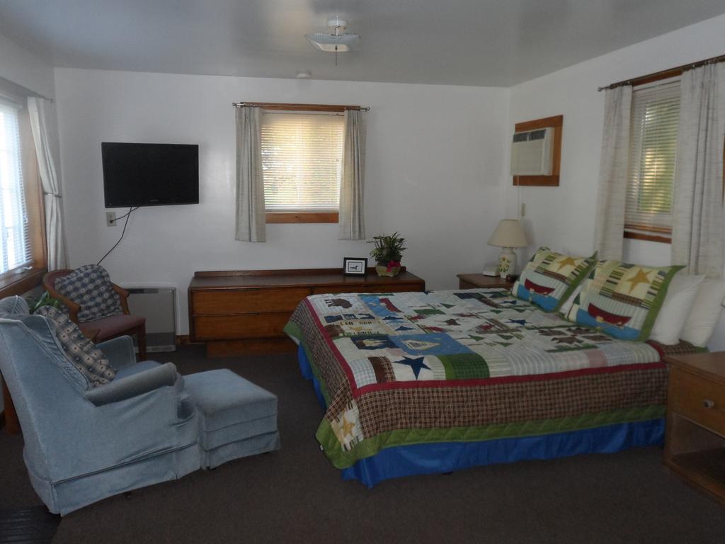 White Oak Motel & Cottages Holderness Room photo