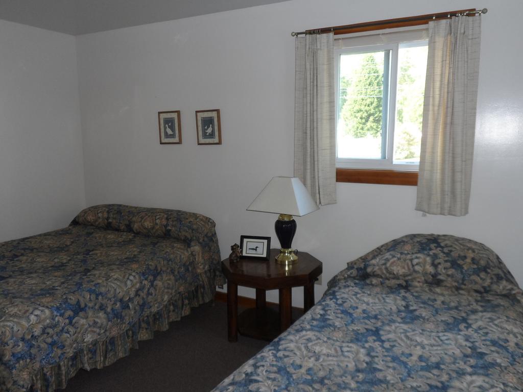 White Oak Motel & Cottages Holderness Room photo
