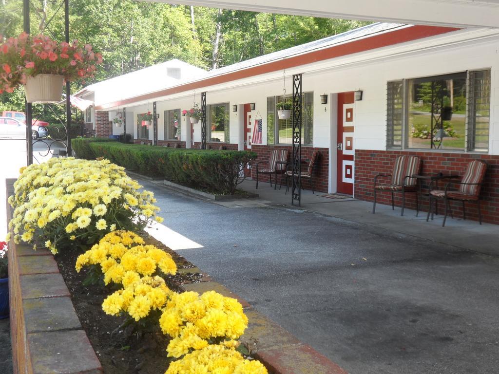 White Oak Motel & Cottages Holderness Exterior photo