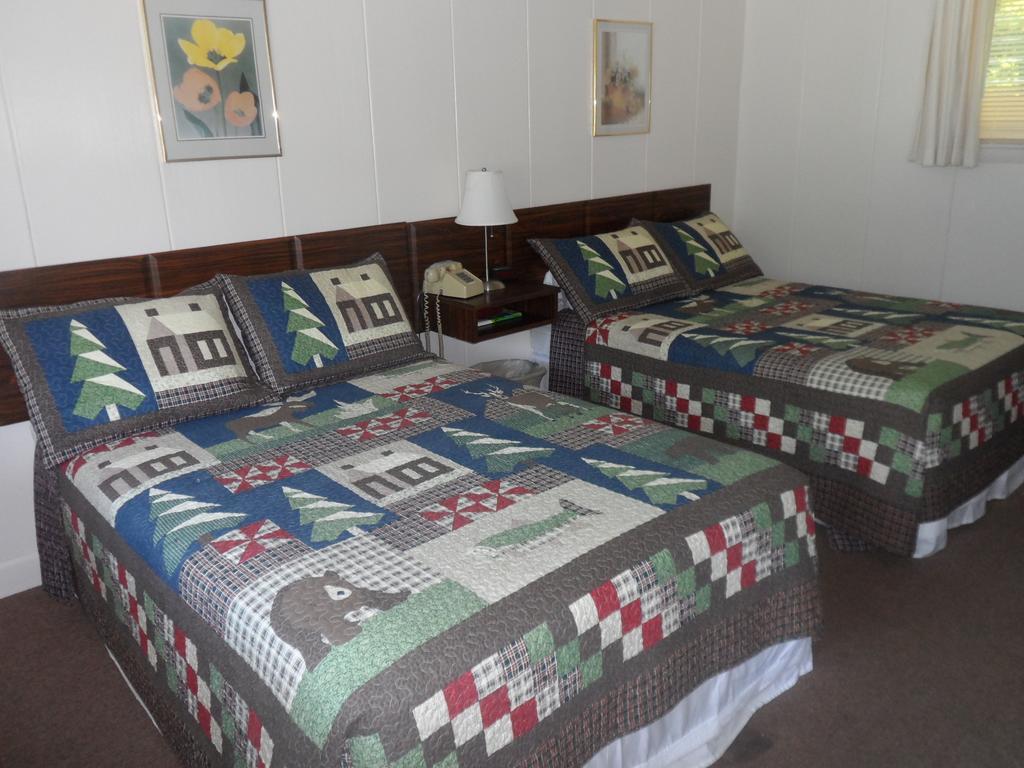 White Oak Motel & Cottages Holderness Room photo