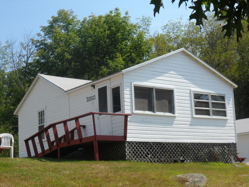 White Oak Motel & Cottages Holderness Room photo