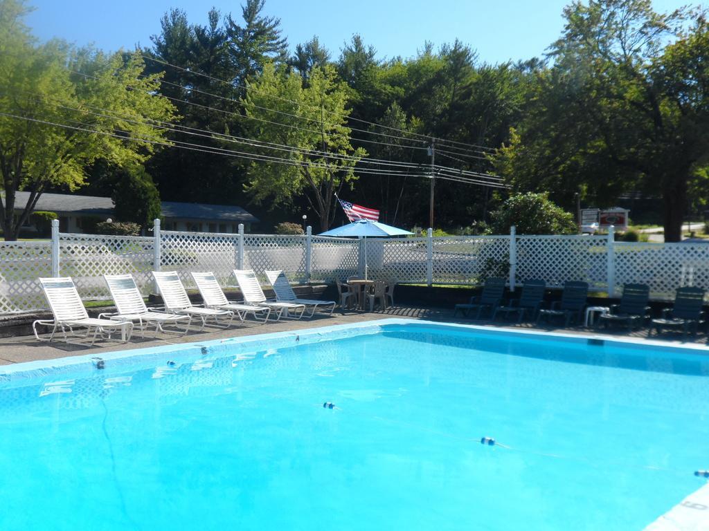 White Oak Motel & Cottages Holderness Exterior photo