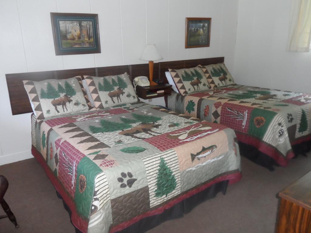 White Oak Motel & Cottages Holderness Room photo