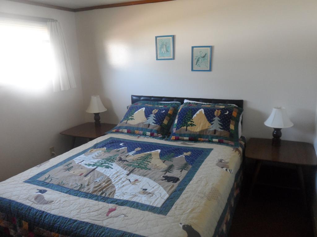 White Oak Motel & Cottages Holderness Room photo